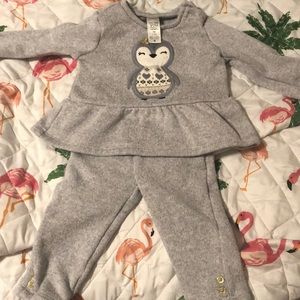 Carters Two Piece Penguin 🐧 outfit VVGUC